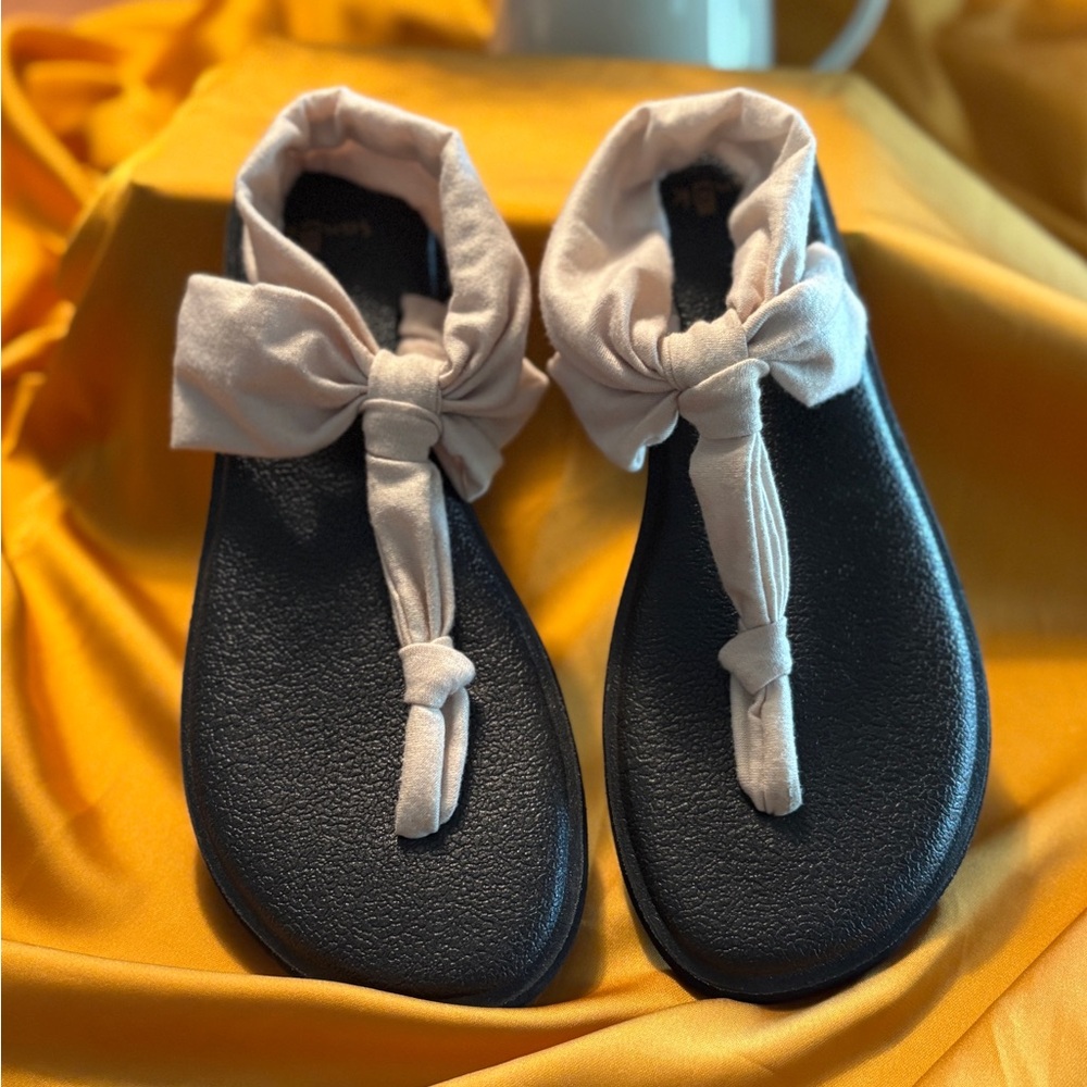 Sanuk Black and White Women's Sandals